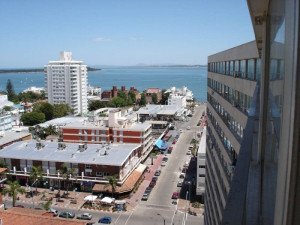 Inmobiliarios de Uruguay plantearán al gobierno exonerar de IRPF a los alquileres turísticos