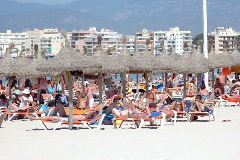 Siete de cada diez españoles no saldrán del país en sus vacaciones, el doble que la media europea.