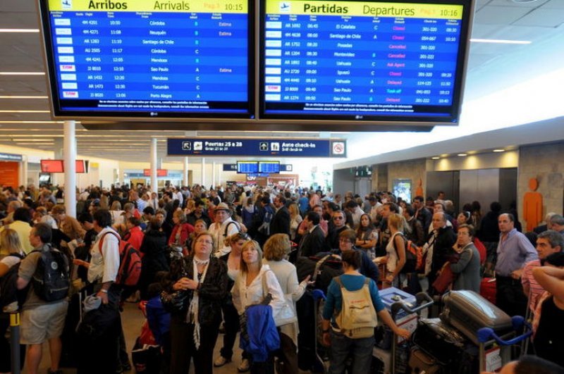 La póliza cubre a los pasajeros de posibles cancelaciones de vuelos o quiebras de compañías aéreas.