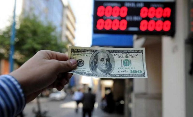 El dólar se disparó 48 centavos en Argentina.