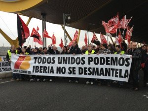 Sindicatos mayoritarios de Iberia firmarán un acuerdo que consideran el “mal menor”