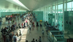 El gasto de los turistas españoles en el extranjero cae por séptimo mes