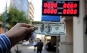 La diferencia entre el dólar oficial y el blue alcanza el 71% en Argentina