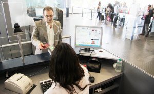 Cinco aeropuertos de Argentina sumarán registro biométrico en migraciones