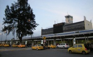 Santos anuncia construcción de aeropuerto alterno para Bogotá