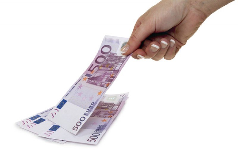 El 16% de los billetes de 500 euros que circulan por Europa están en España. #shu#