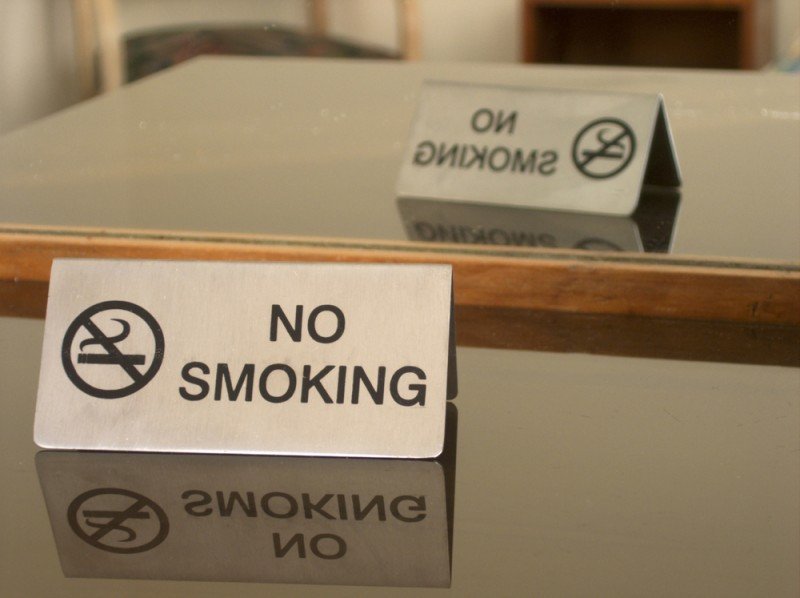 Los niveles de nicotina en las habitaciones de no fumadores duplican a las de los hoteles libres de humo. #shu#