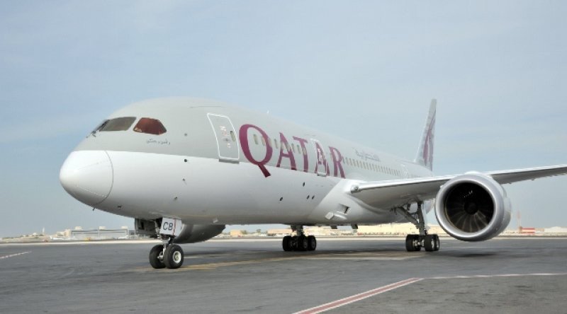 Autoridades de Boeing y de la aerolínea estuvieron a bordo del primer vuelo de un 787 de Qatar Airways tras el cambio de baterías