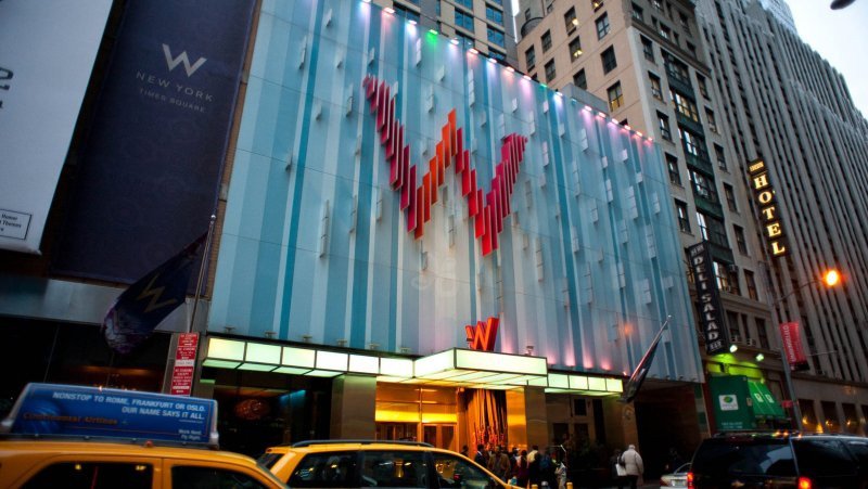 El W New York-Times Square es uno de los hoteles renovados de la cadena. 