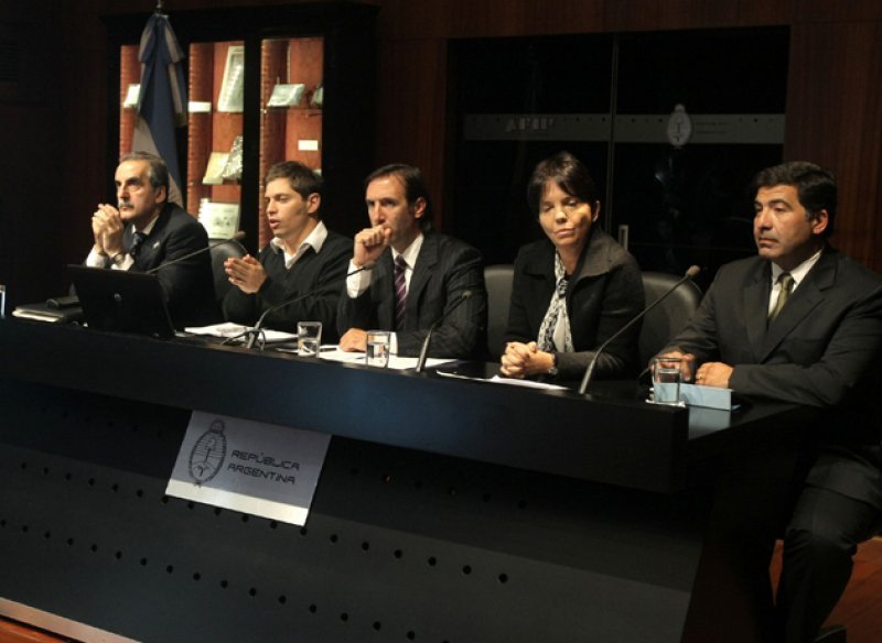 De izq a der: Guillermo Moreno, Axel Kicillof, Hernán Lorenzino, Mercedes Marcó Del Pont y Ricardo Echegaray. 