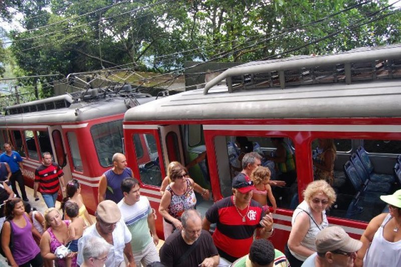 Procuran evitar aglomeraciones en el tren que lleva a la estatua