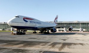Nueva política de tasas en aeropuertos de Londres favorece a los usuarios
