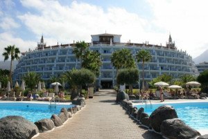 Riu invertirá los 50 M € previstos para el Oasis en dos hoteles en Tenerife