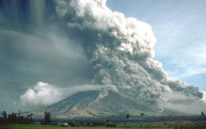 La erupción inesperada del volcán Mayón de Filipinas causa cinco muertos