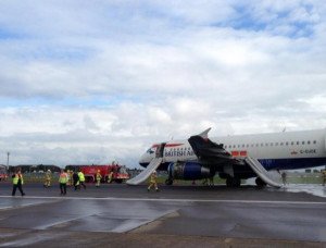 Un avión de British aterriza de emergencia en Londres-Heathrow bloqueando sus pistas
