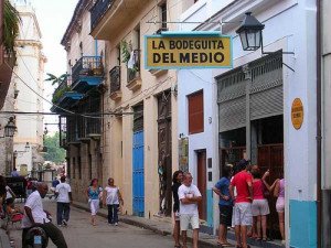 Turistas extranjeros gastan US$ 120 por día en Cuba