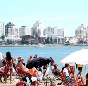 En tres meses 707.000 argentinos dejaron US$ 610 millones en Uruguay