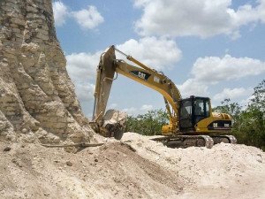 Belice califica de "imperdonable" destrucción de pirámide maya por empresa constructora