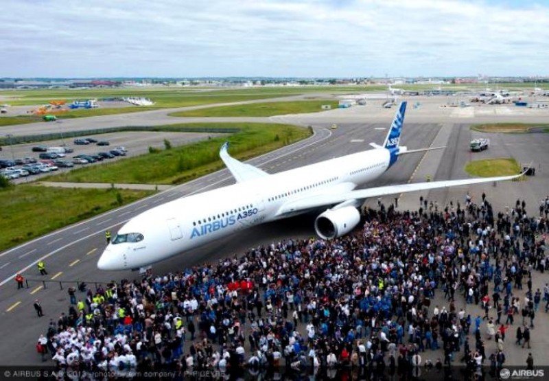 El A350 XWB completó con éxito su primer vuelo de prueba de cuatro horas y cinco minutos. 