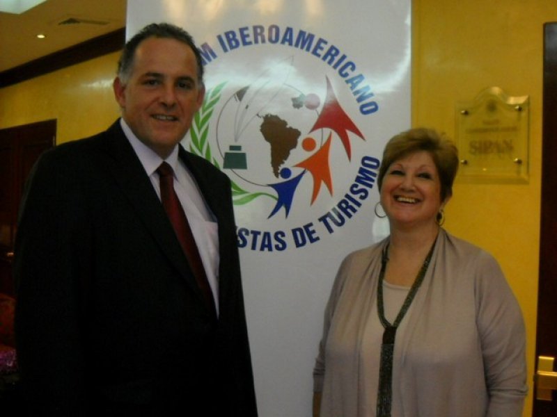 Roque Baudean y María Shaw, directivos del Cipetur y del Forum