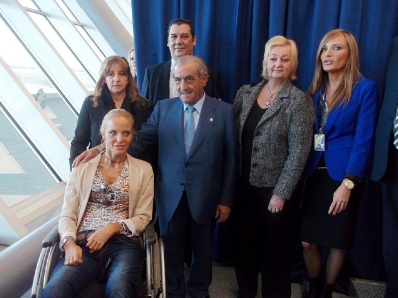 El presidente de Air Europa junto a Alejandra Forlán, la ministra de Turismo, Liliam Kechichián, y Adriana Forlán, gerente comercial de Air Europa en Uruguay