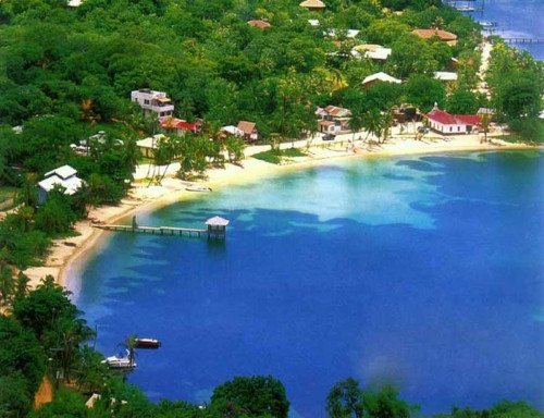 Roatán, la paradisíaca isla en el Caribe hondureño suma un nuevo vuelo de American Airlines