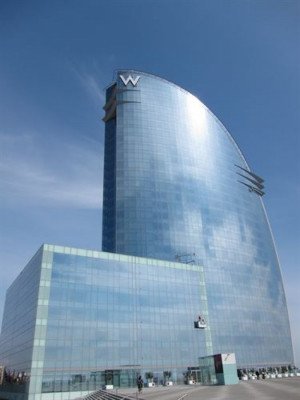 El Puerto de Barcelona autoriza la venta del Hotel W 