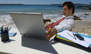 El 43% de brasileños ha acortado vacaciones por compromisos de trabajo