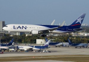 Aeronáuticos advierten que pelearán para preservar empleos en LAN Argentina