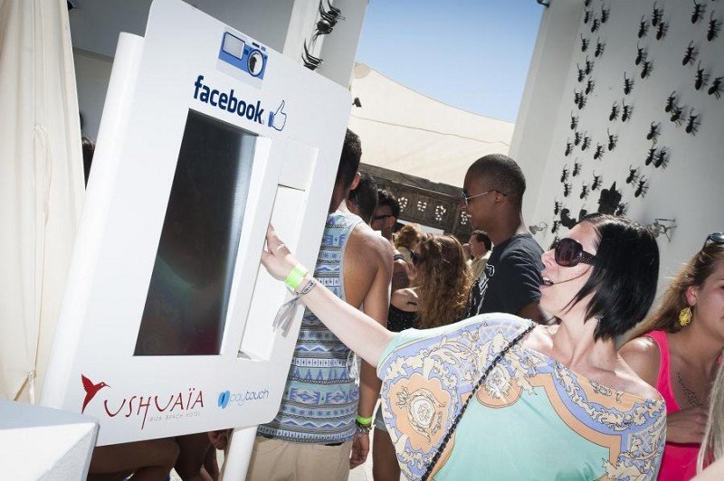Una de las novedades que ofrece Ushuaïa a sus clientes este año, en colaboración con Paytouch, es la posibilidad de entrar en Facebook usando sus huellas dactilares.