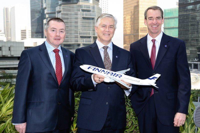 (Izq. a Da.) Willie Walsh, CEO de IAG (Iberia y British Airways); Allister Paterson, VP Comercial de Finnair; y el CEO y presidente de American Airlines, Tom Horton.