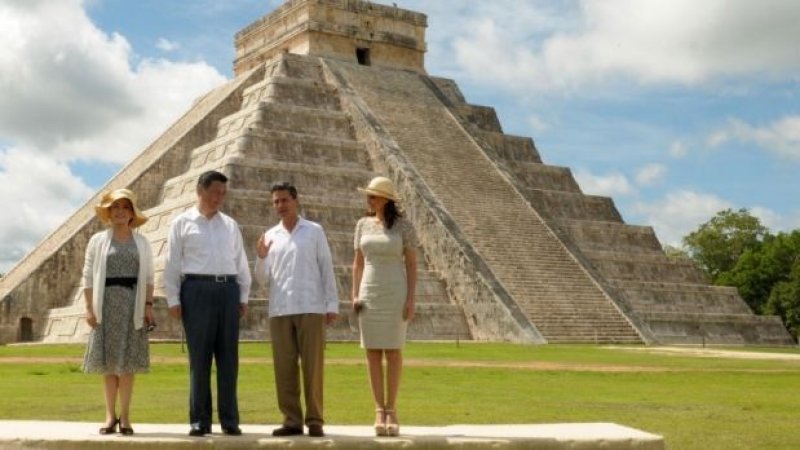 Xi Jinping, Peña Nieto y sus esposas en Chichen Itzá