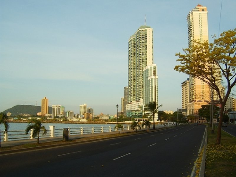 Hoteles en la avenida Balboa, en Ciudad de Panamá. #shu#