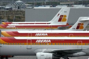 Vuelve el conflicto a Iberia mientras Fomento lanza advertencias ante posible huelga