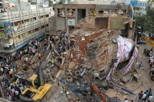 El derrumbe de un hotel en India provoca al menos 13 muertos y varios atrapados
