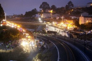 Exceso de velocidad: causa probable del accidente de tren en Galicia en el que mueren 80 personas