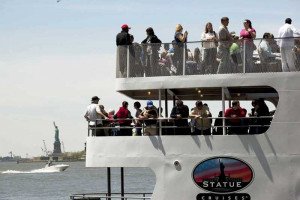 Acusan de fraude fiscal a empresa que opera el ferry a Estatua de la Libertad