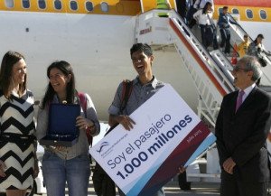 Joven colombiano es el pasajero 1.000 millones en aeropuerto de Barajas