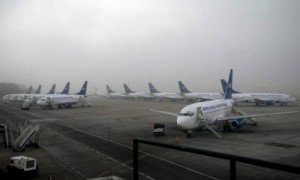 Niebla provoca demoras y cancelaciones en aeropuertos de Buenos Aires