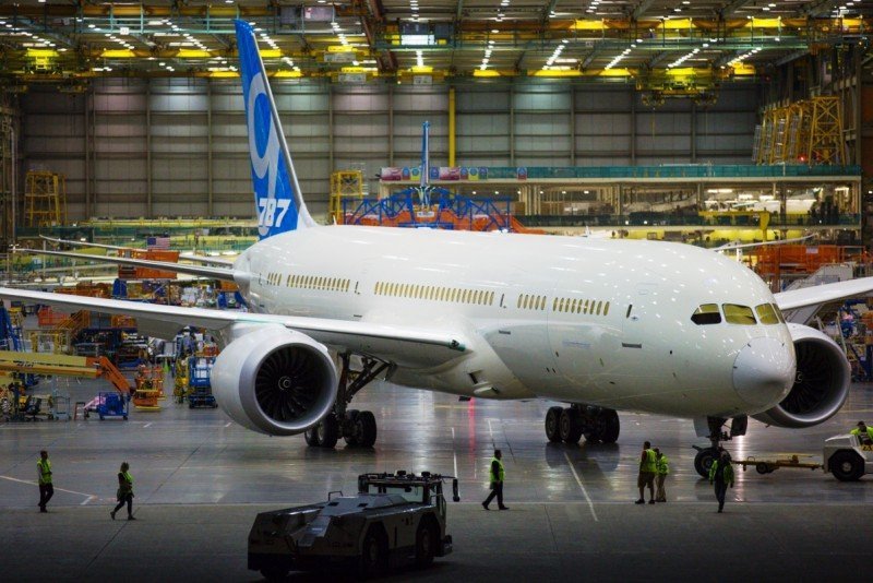 Boeing lanza al mercado su primer 787-9, completado en planta el pasado fin de semana.
