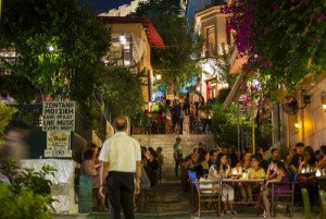 Grecia baja el IVA de restaurantes para aumentar el gasto turístico