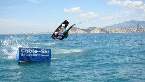 Los hoteles de Lanzarote rechazan un cable ski en una laguna