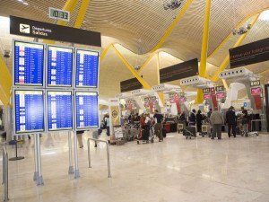 Menos retrasos en los aeropuertos españoles en 2012