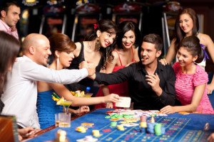 Fumar será posible en las salas tragaperras de Eurovegas y otros casinos