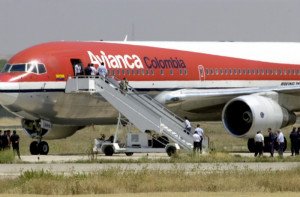 Pilotos de Avianca mantienen protesta por salarios