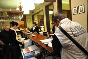 Sólo el 7% de los restaurantes de provincia de Buenos Aires acepta tarjetas