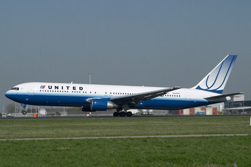 Más de 900 pasajeros estaban retenidos en pista por United.