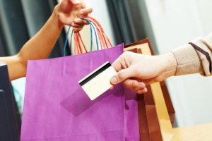 La confianza del consumidor mejora por cuarto mes consecutivo