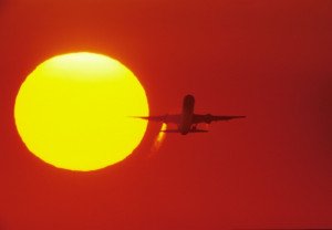 Las aerolíneas pagarán por sus emisiones de CO2 a partir de enero