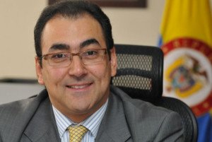 Renuncia ministro de Comercio, Industria y Turismo de Colombia